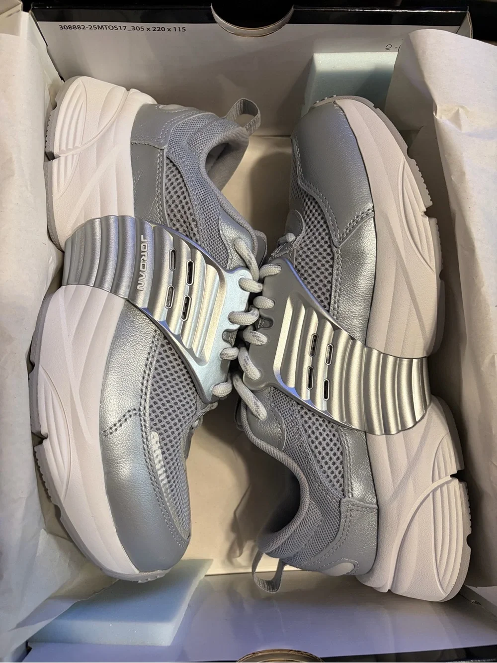 Jordan Women's Grey Trunner O/S (size 9W/7.5M) Athletic Sneakers